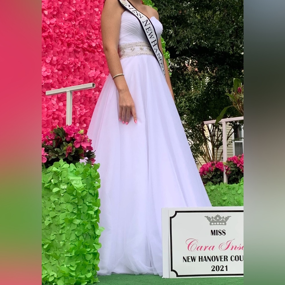 Oleg Cassini White Strapless Gown with Silver Accents - Picture 3 of 4